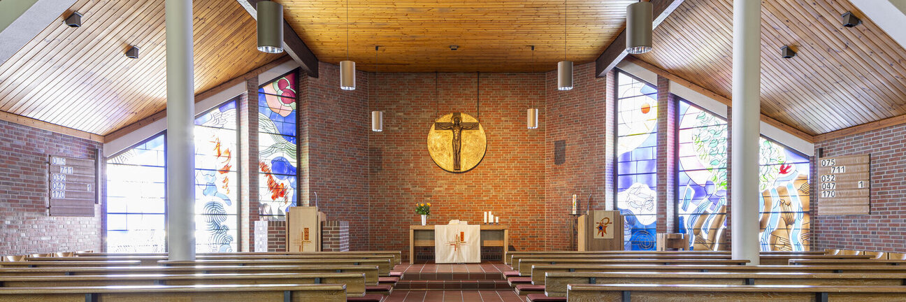 Altar der Friedenskirche in Fedderwardergroden Altar der Friedenskirche in Fedderwardergroden